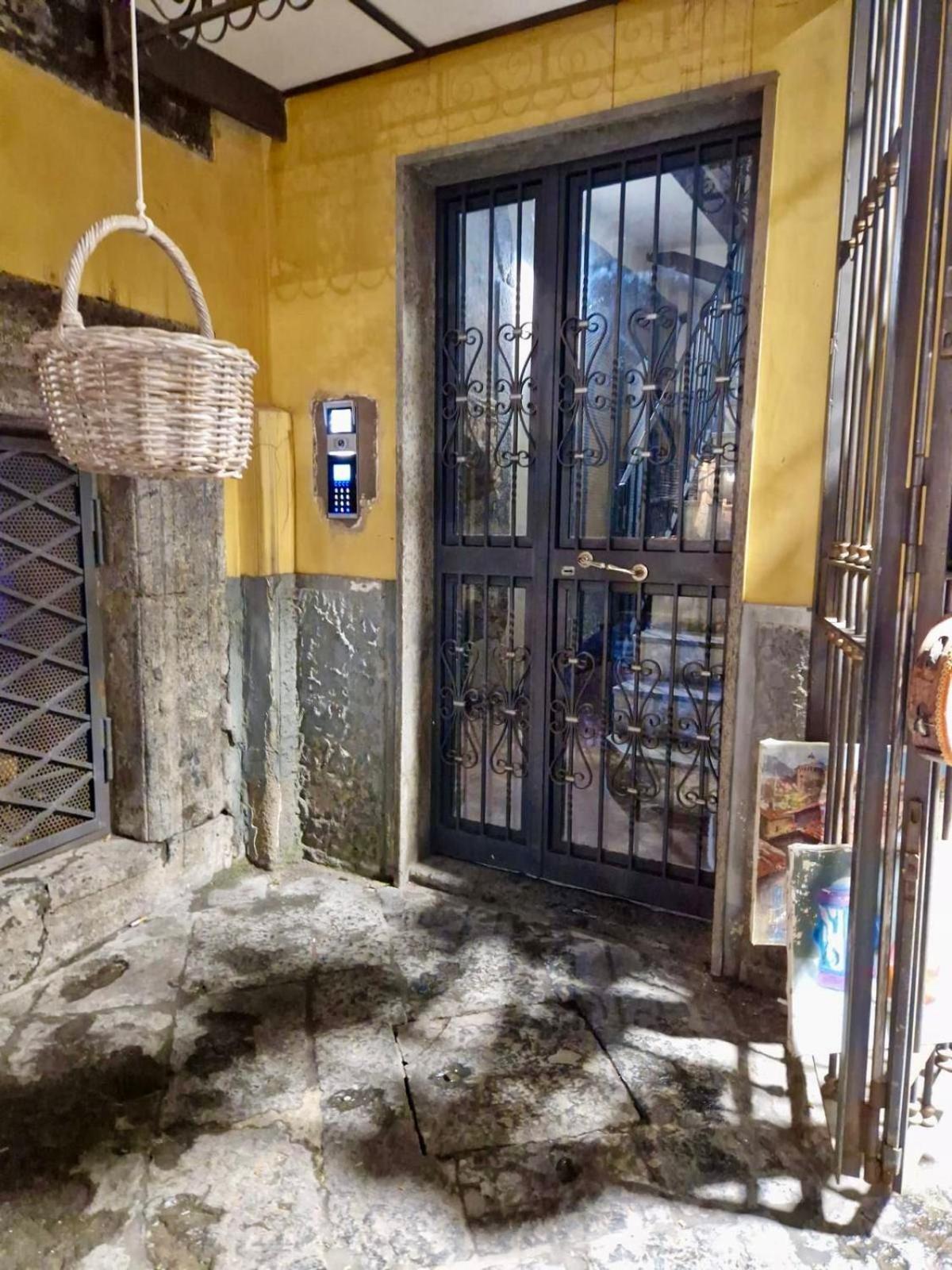 La Dimora Nei Presepi In San Gregorio Apartment Naples Luaran gambar