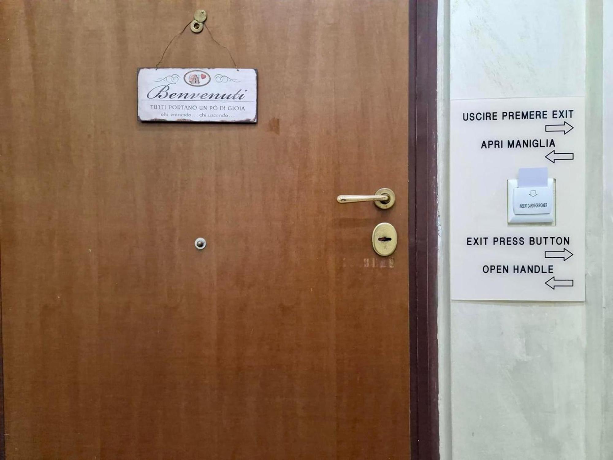 La Dimora Nei Presepi In San Gregorio Apartment Naples Luaran gambar
