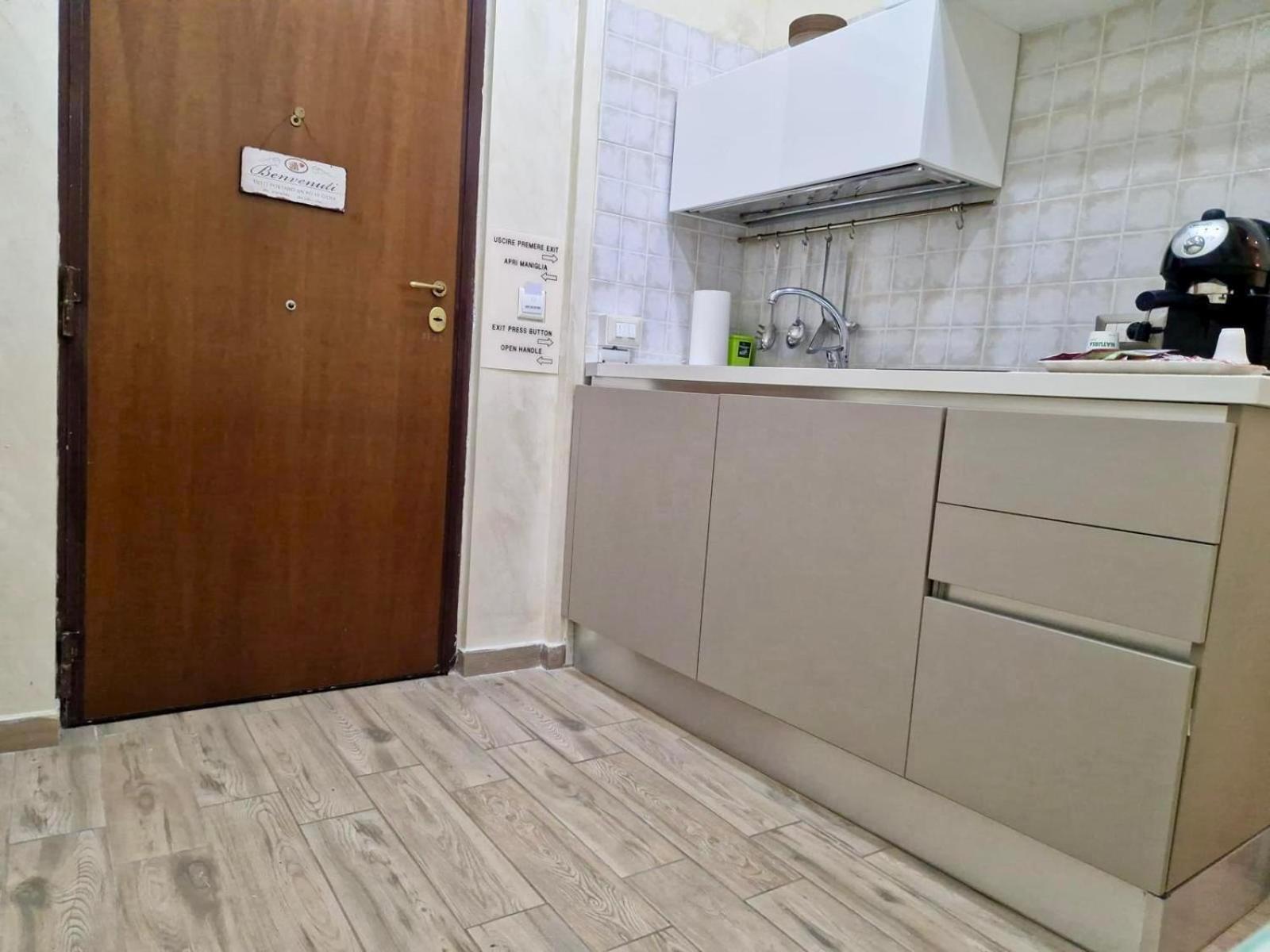 La Dimora Nei Presepi In San Gregorio Apartment Naples Luaran gambar