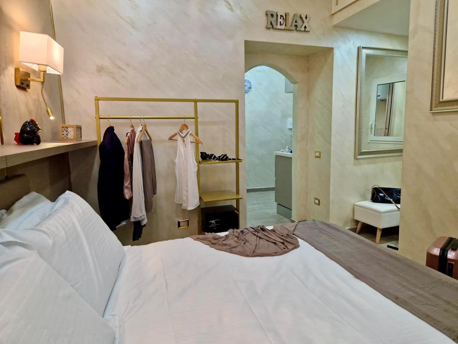 La Dimora Nei Presepi In San Gregorio Apartment Naples Luaran gambar